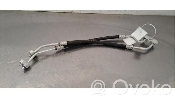 BMW XM Ilmastointilaitteen putki (A/C) 