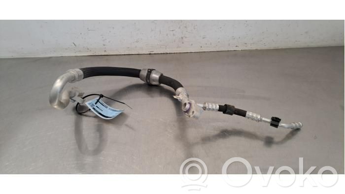 BMW XM Ilmastointilaitteen putki (A/C) 