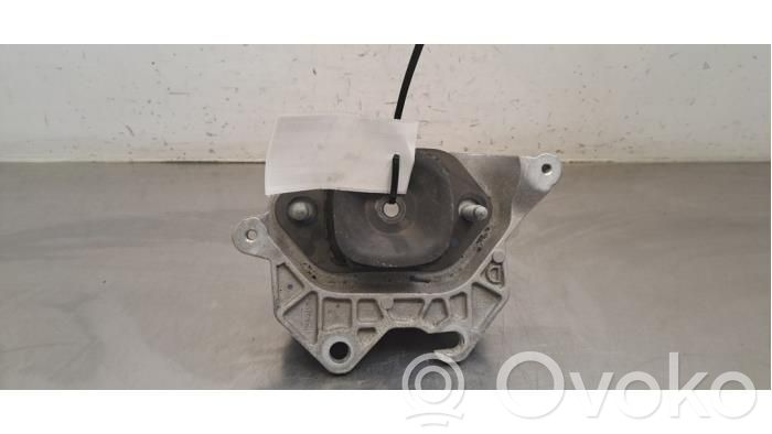 Renault Arkana Engine mount bracket 