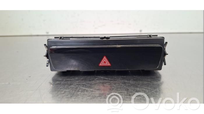 Audi Q4 e-tron Hazard light switch 
