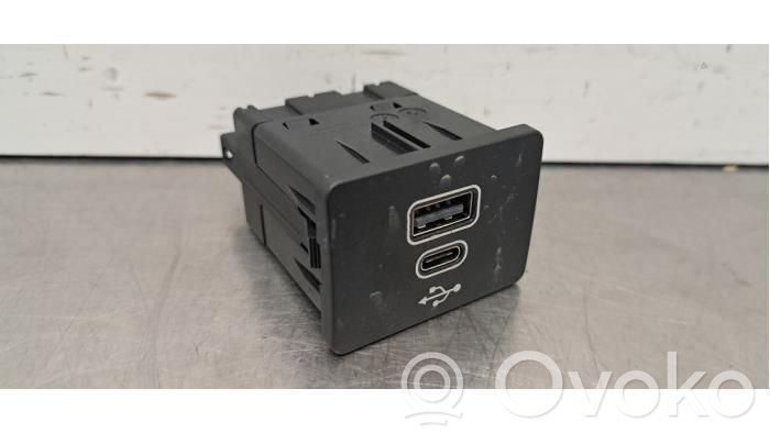 Ford Transit USB-pistokeliitin 
