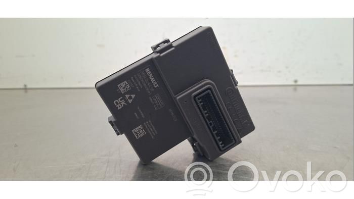 Renault Megane E-Tech Antenna control unit 