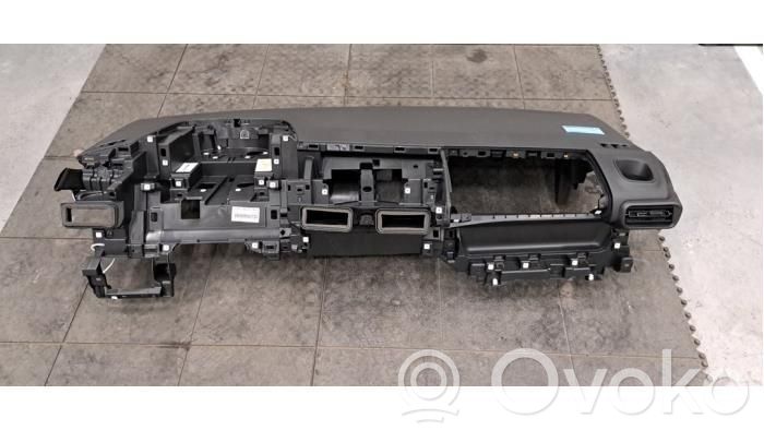 Opel Combo E Panelis 