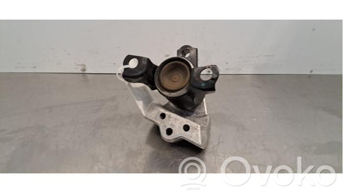 Ford Ecosport Engine mount bracket 