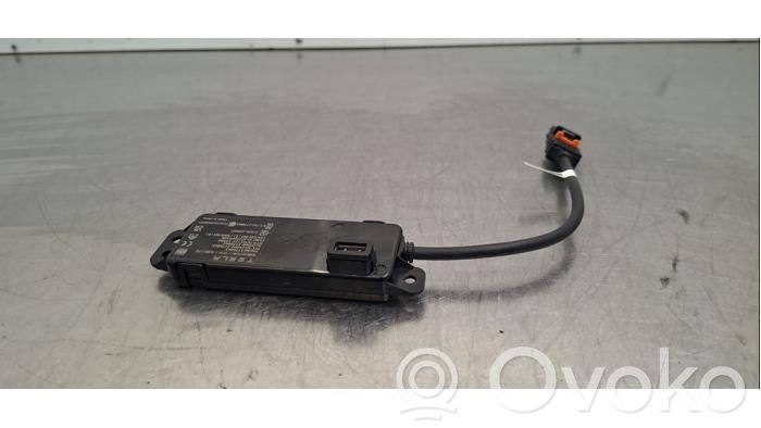 Tesla Model 3 Antenas vadības bloks 