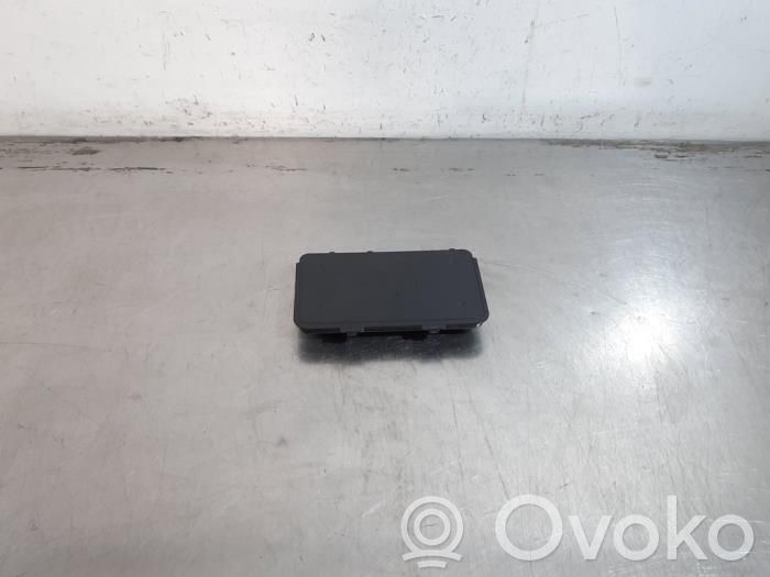 Volkswagen Golf VIII Modulo di ricarica wireless