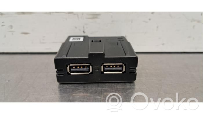 USB-pistokeliitin   5Q0035726L