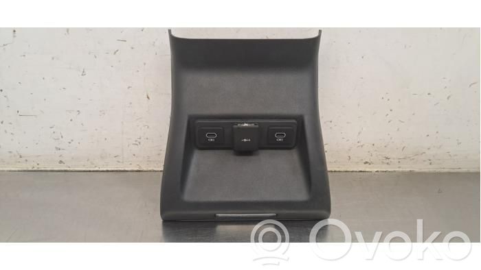Gniazdo / Złącze USB   LR180659,R8A219010AB