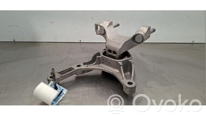 Engine mount bracket   9846570980