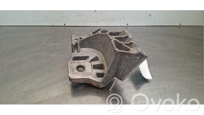 Gearbox mounting bracket   31401633