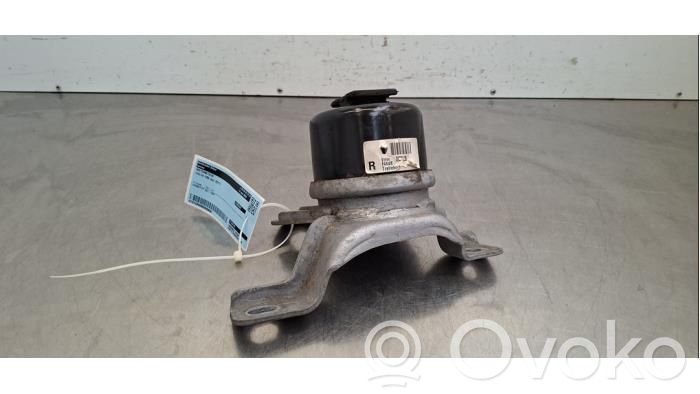 Engine mount bracket   31330135