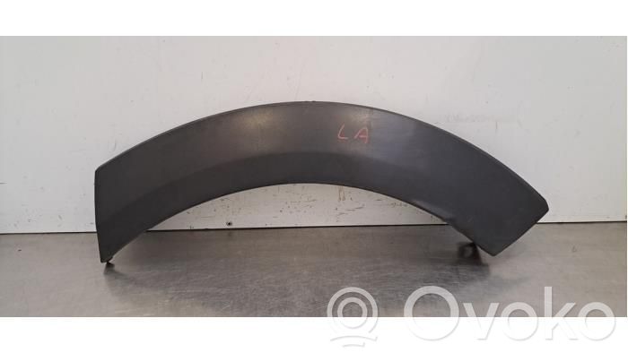 Moldura de la aleta trasera   D10E51W61