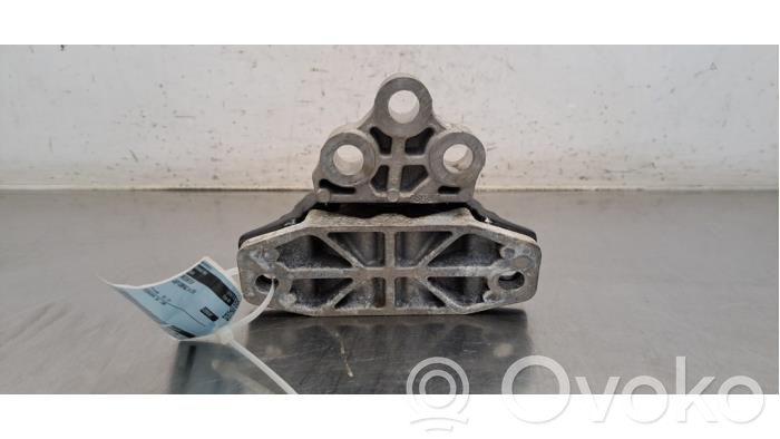 Jeep Compass Engine mount bracket 