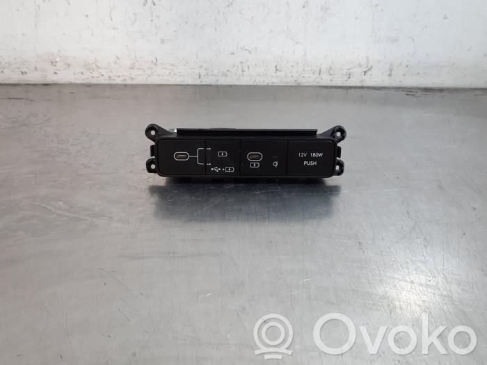 Hyundai Kona II Enchufe conector USB