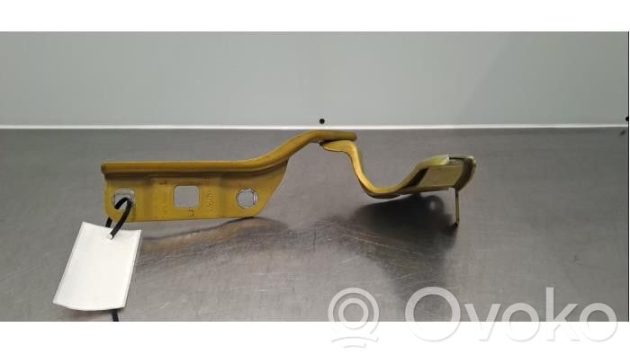 Opel Astra L Vyris (-iai) variklio dangčio 