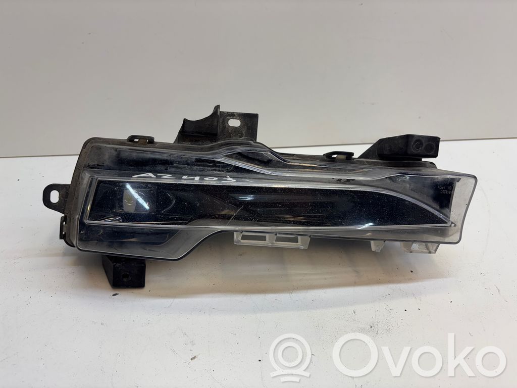 Tesla Model 3 Miglas lukturis priekšā 
