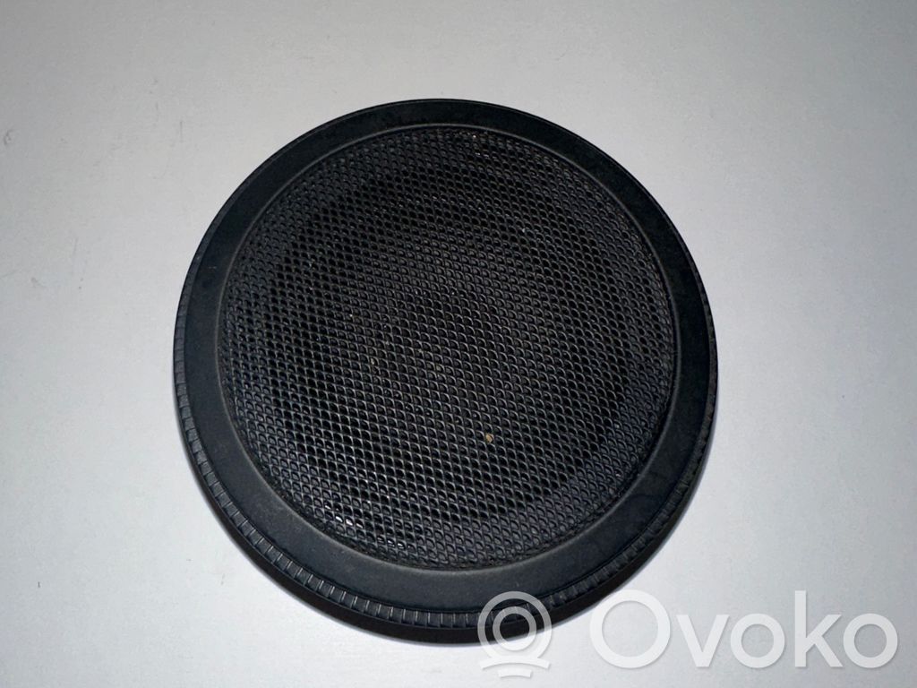 Skaļrunis priekšējā panelī   8375642,4247138,61928910
