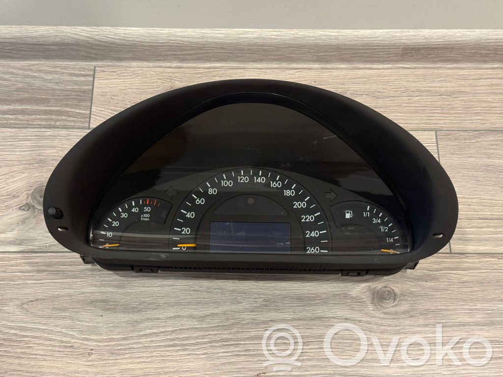 Mercedes-Benz C W203 Licznik / Prędkościomierz 