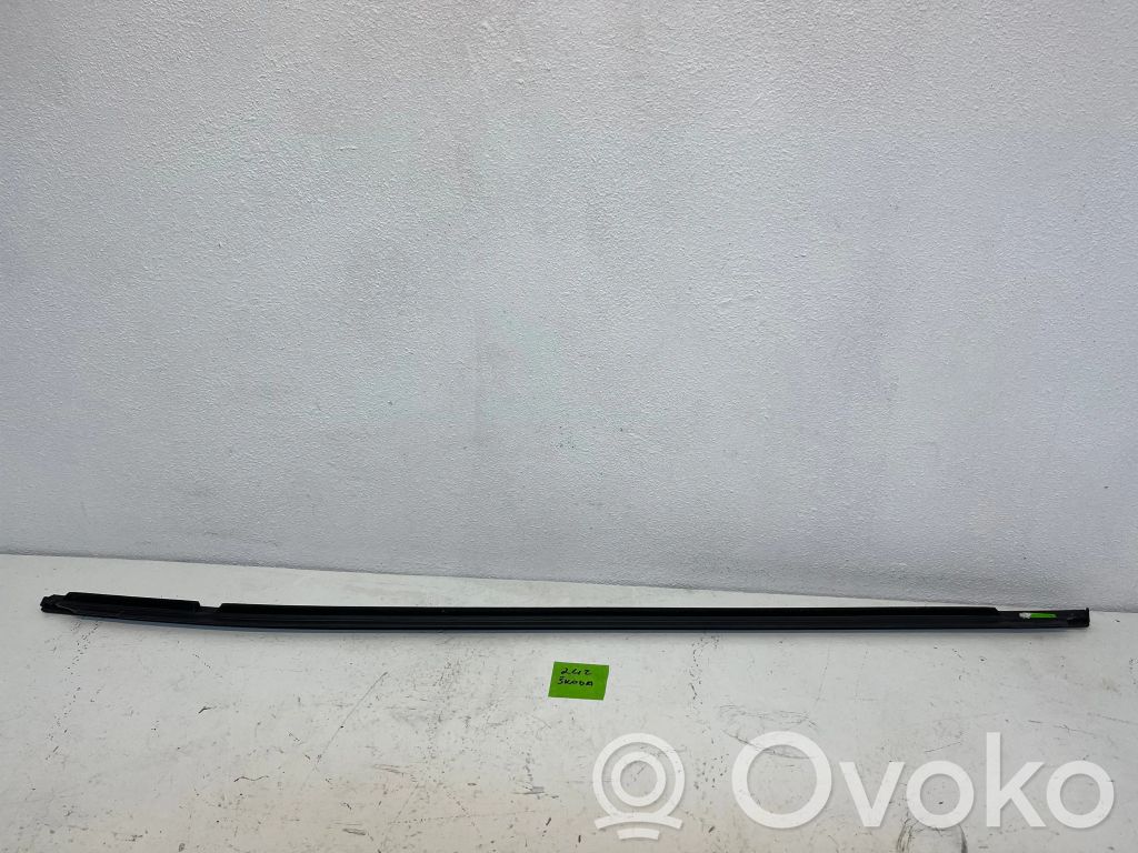 Skoda Enyaq iV Listwa / Uszczelka szyby drzwi przesuwanych 