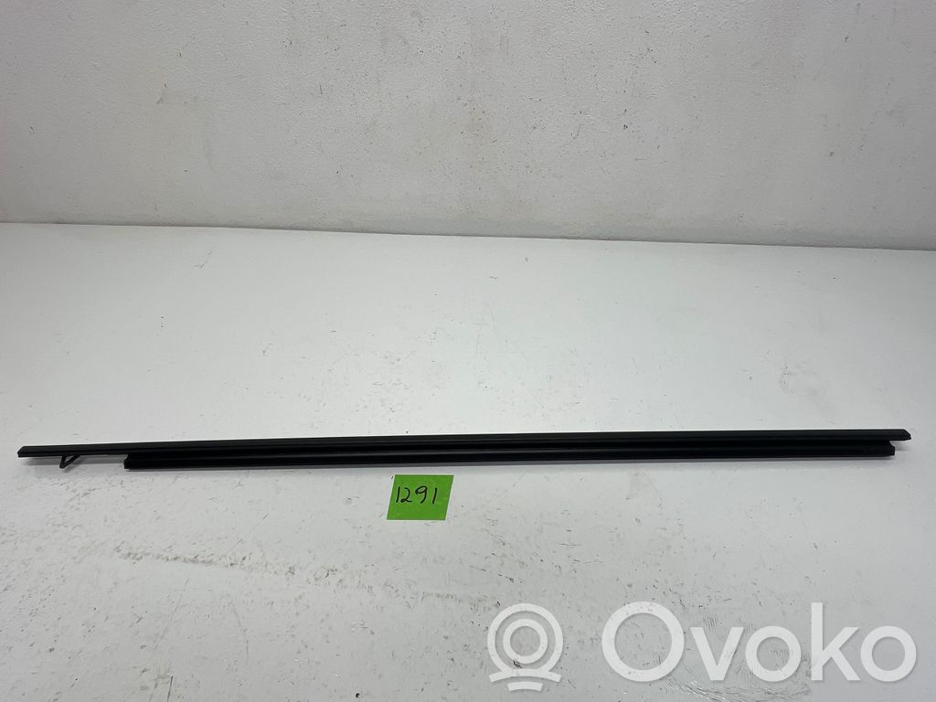 Subaru Solterra Listwa / Uszczelka szyby drzwi 