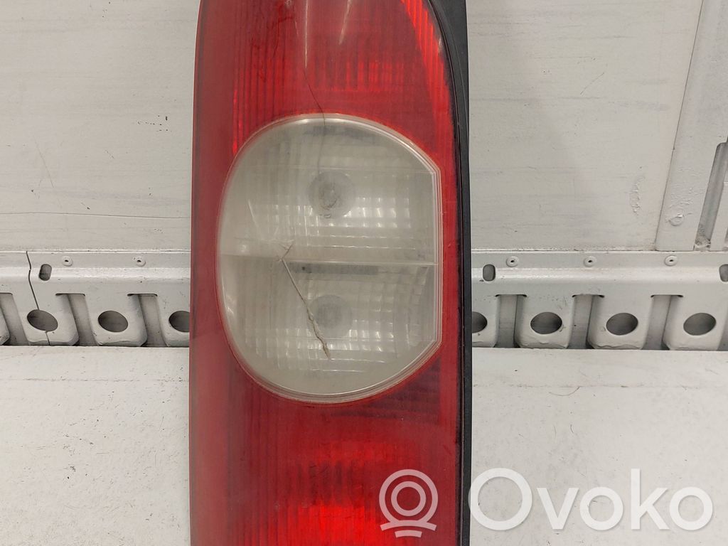 Renault Master II Aizmugurējais lukturis virsbūvē 