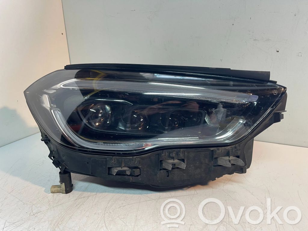 Mercedes-Benz GLA H247 Lampa przednia 