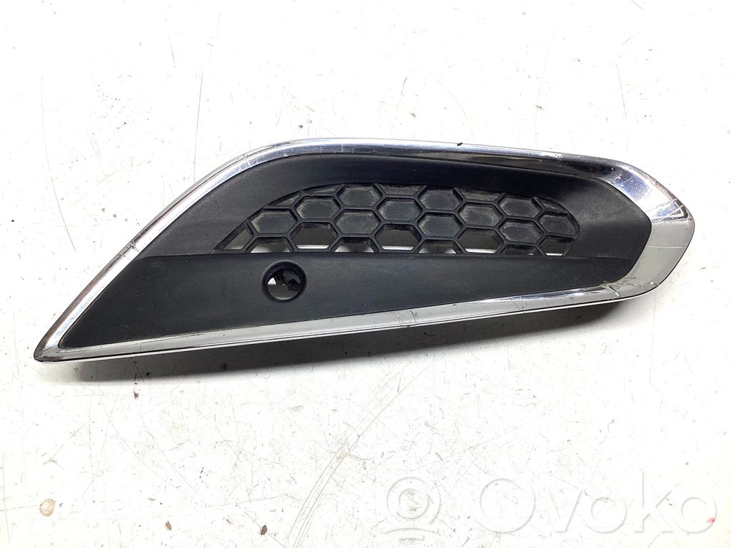 Volvo S60 Grotelės apatinės (trijų dalių) 