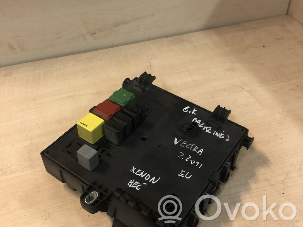 Opel Vectra C Ramka / Moduł bezpieczników 