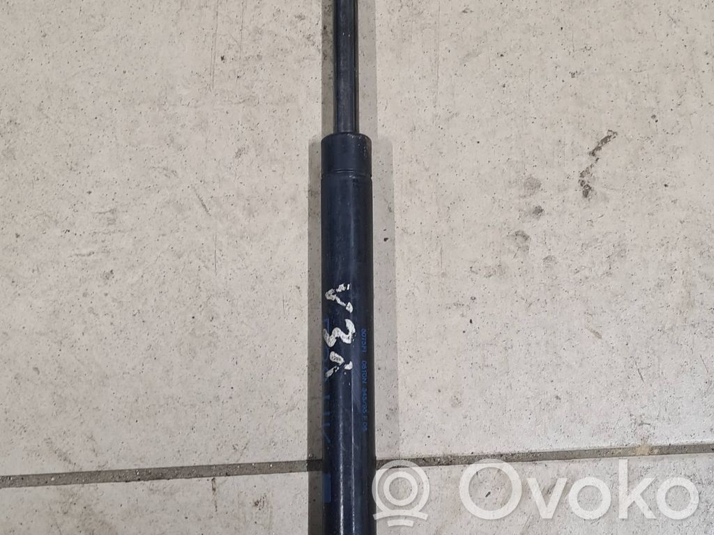 BMW 7 E38 Tailgate/trunk strut/damper 
