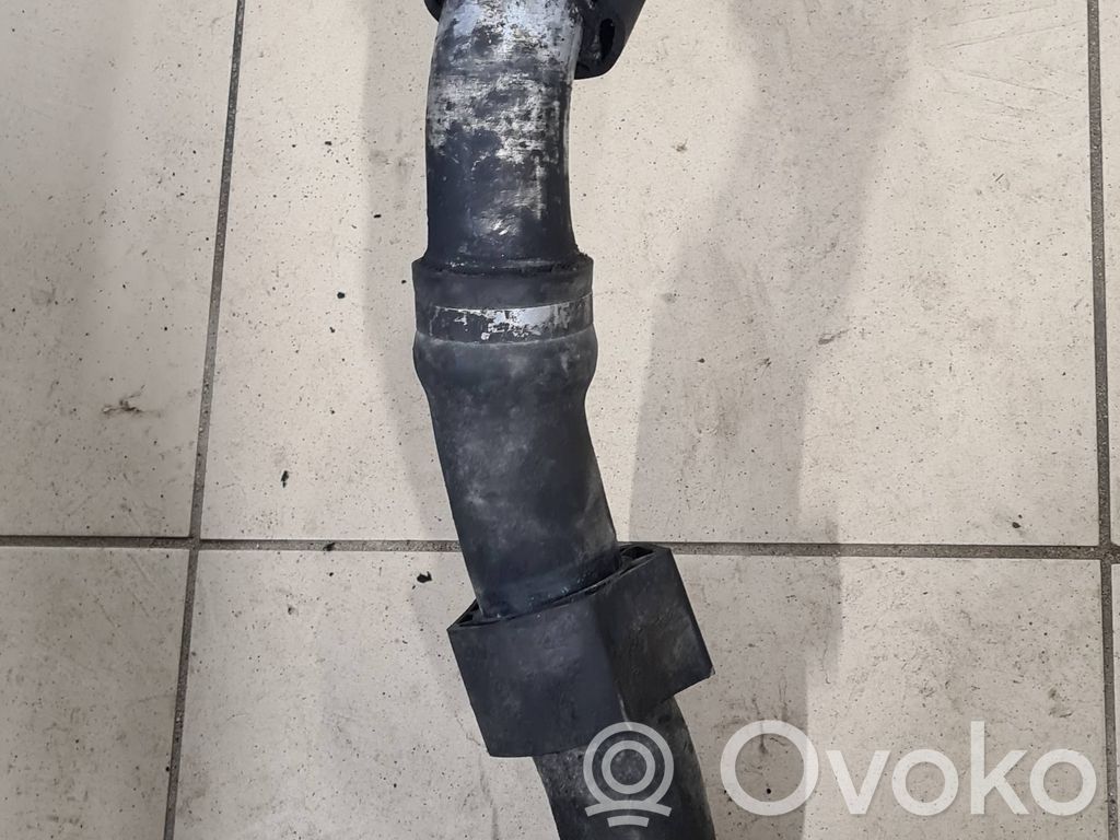 BMW 7 E65 E66 Välijäähdyttimen letku 