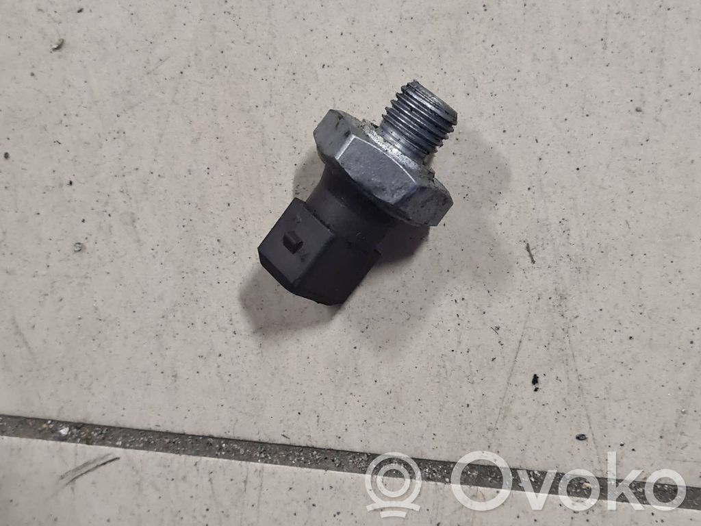 BMW 3 E90 E91 Oil pressure sensor 