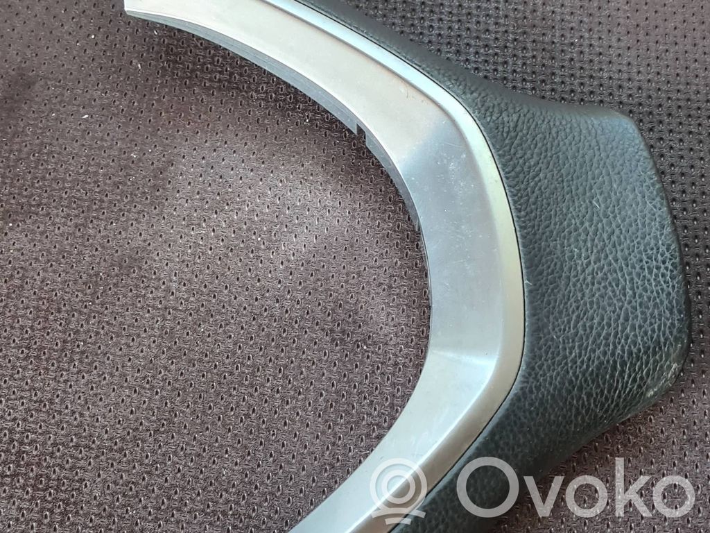 BMW X5 E70 Kita salono detalė 