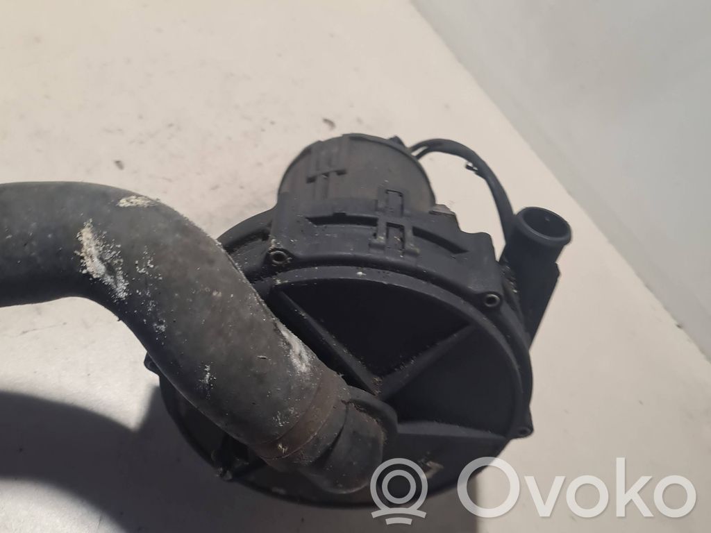 BMW 7 E38 Sekundārais gaisa pumpis 