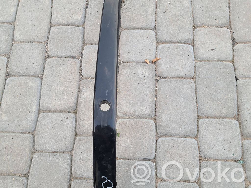 Front bumper splitter molding   8240293
