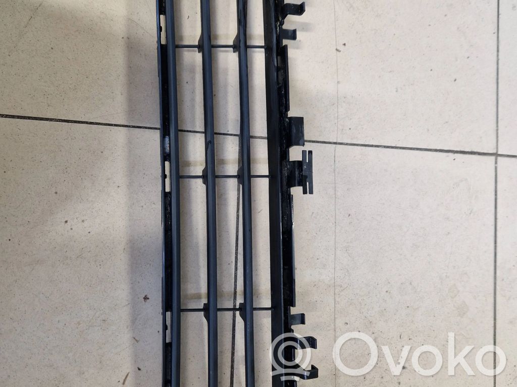 BMW 5 G30 G31 G38 Kratka dolna zderzaka przedniego 