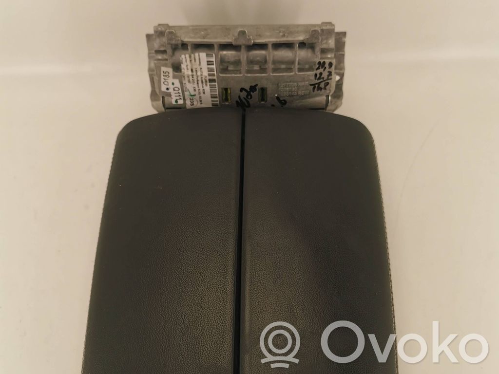 Audi Q7 4M Armrest 