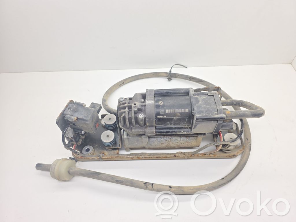 BMW 5 F10 F11 Kompresor zawieszenia tylnego pneumatycznego 