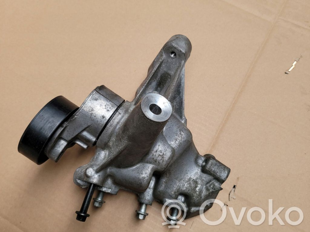 Volvo XC60 Engine mounting bracket 