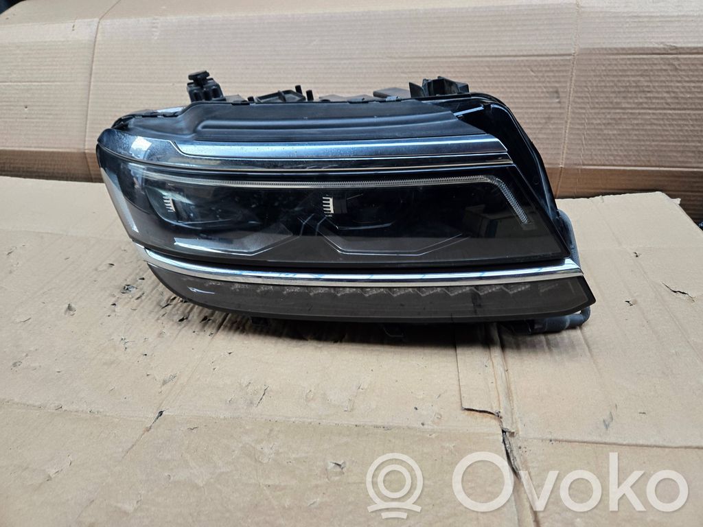 Volkswagen Tiguan Lampa przednia 