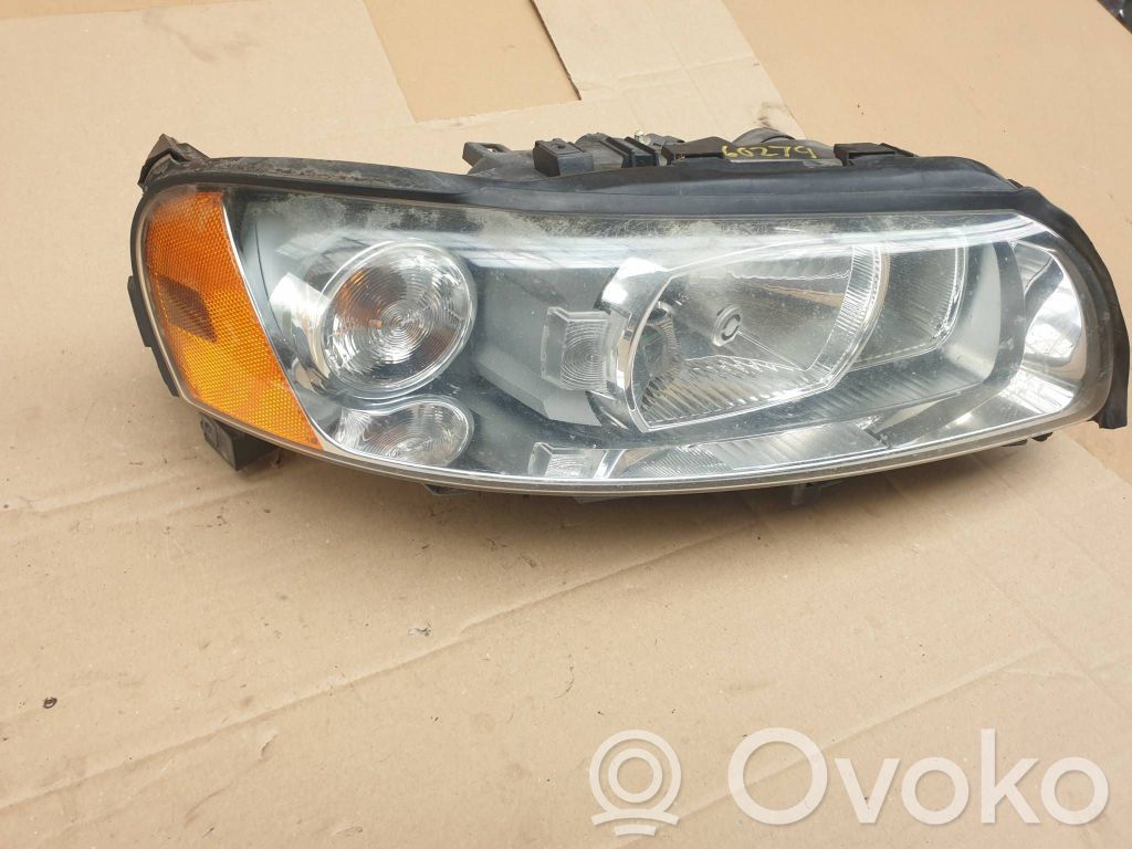 Volvo V70 Lampa przednia 