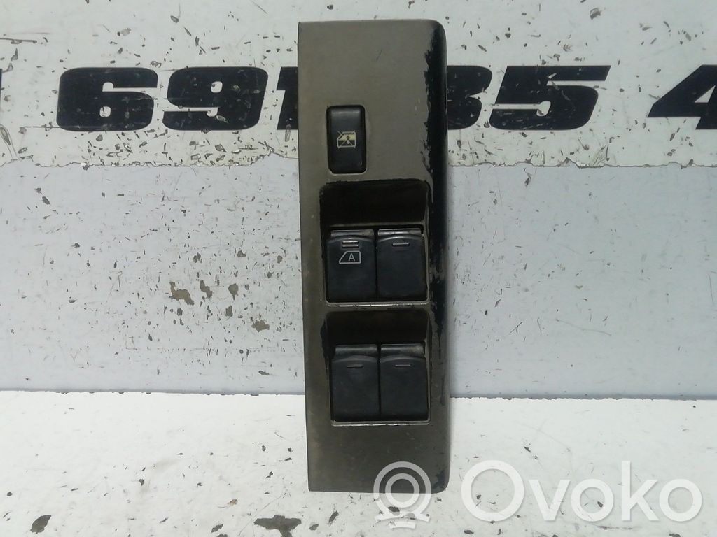 Nissan Pathfinder R51 Electric window control switch 