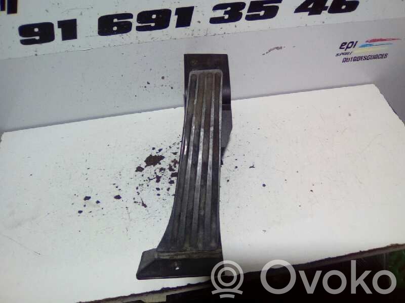 Accelerator throttle pedal   677264601,25916010