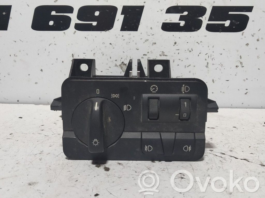 Panel lighting control switch   6919828