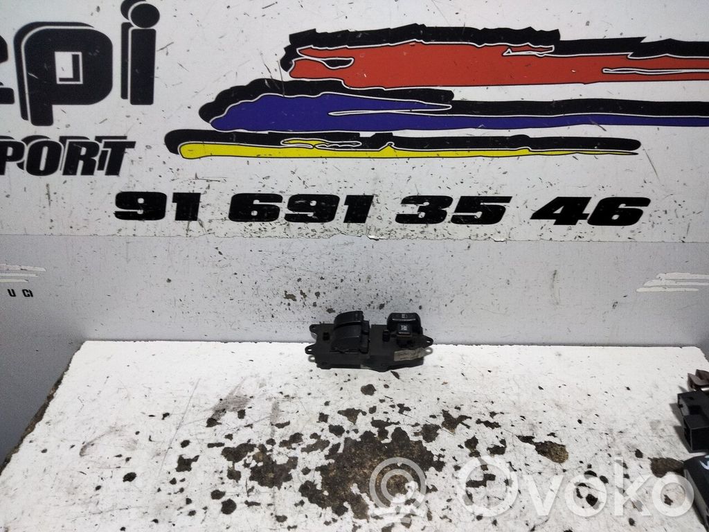 Toyota Corolla Verso E121 Electric window control switch 