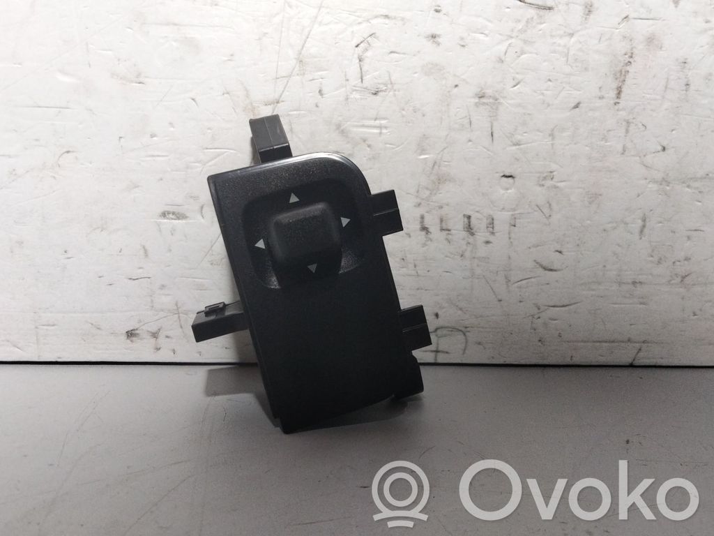 Wing mirror switch   E123750,220823