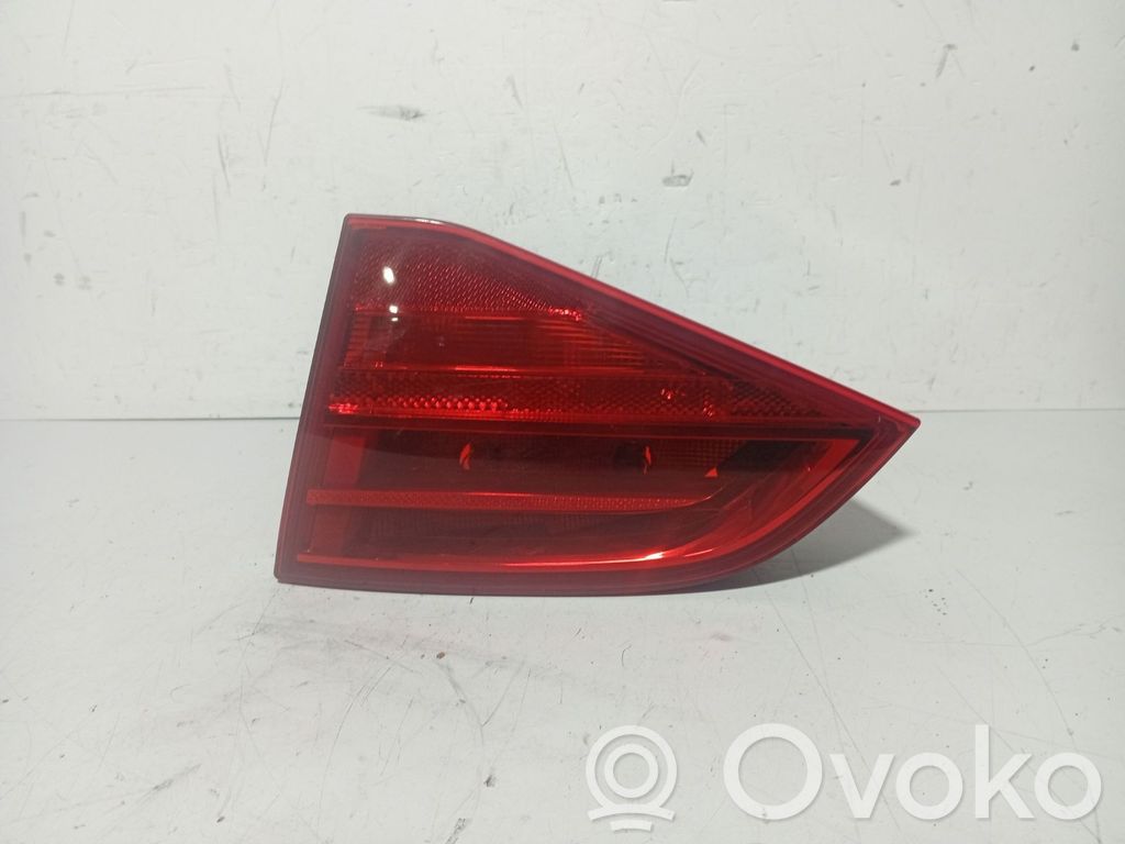 Audi A4 S4 B9 8W Aizmugurējais lukturis pārsegā 