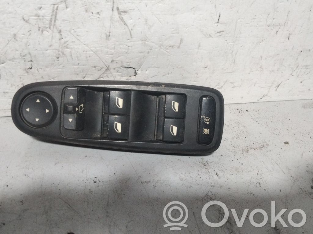 Citroen C4 II Elektrisko logu slēdzis 