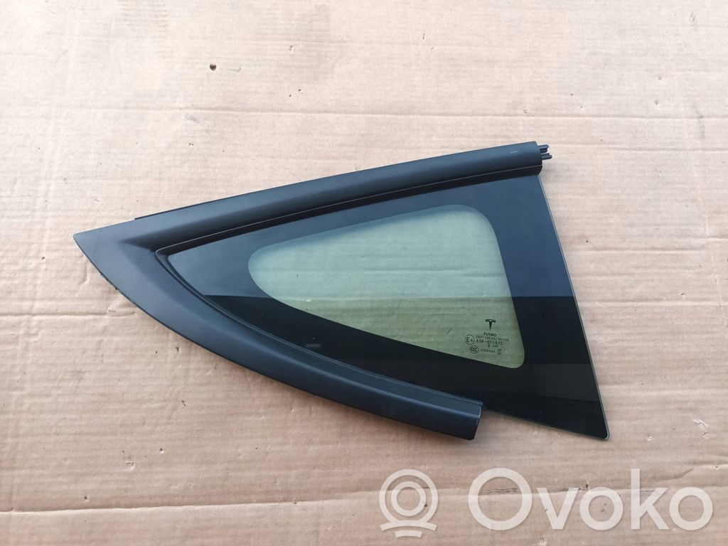 Tesla Model 3 Rear side window 
