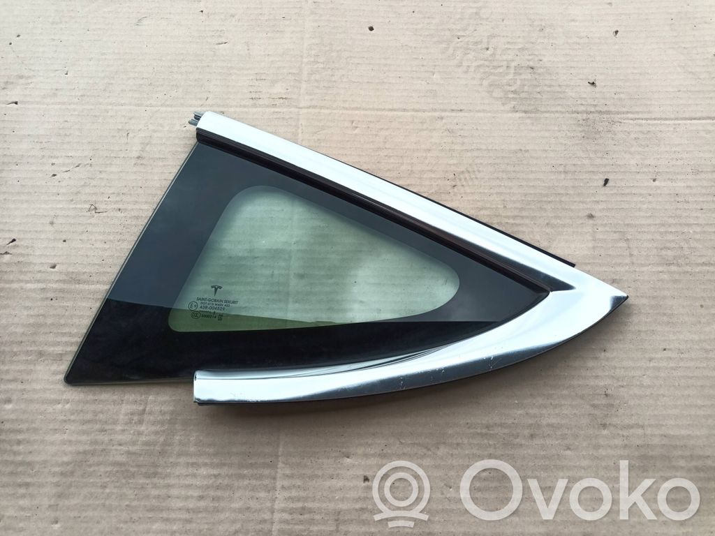 Tesla Model 3 Vidrio lateral trasero 