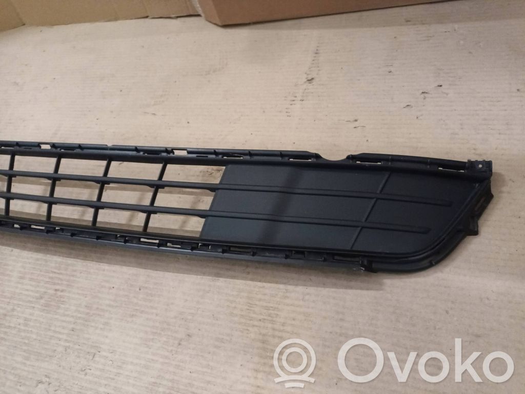 Front bumper lower grill   EM2B17A754